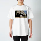 Second_Life_of_Railwaysのミャンマーに渡った元JR東海キハ11系気動車の傍らで眠る野良犬 Regular Fit T-Shirt