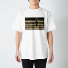 Second_Life_of_Railwaysのタイの鉄道旅行で出会った国鉄の線路がテリトリーの野良犬 スタンダードTシャツ