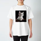 猫アートグッズのTy Swartz《A focused kitten》 スタンダードTシャツ