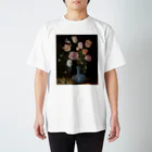 世界美術商店の万暦染付の花瓶に生けた花 / Flowers in a Wan-Li Vase Regular Fit T-Shirt