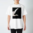 PALA's SHOP　cool、シュール、古風、和風、の黒と白　水鳥の柄 Regular Fit T-Shirt