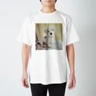 アトリエいぬSTOREのあどけない犬 Regular Fit T-Shirt