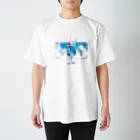 地球屋SUZURI店の青空クリームソーダ(背景あり) Regular Fit T-Shirt