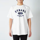 STRAHLオフィシャルグッズストアのSTRAHLカレッジ白 Regular Fit T-Shirt