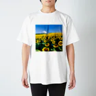 the blue seasonのヒマワリ畑 Regular Fit T-Shirt