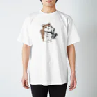 kou-kaのアルト・サックスを吹く犬（銀色） Regular Fit T-Shirt