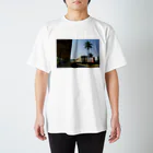 Second_Life_of_Railwaysの元JR東海のキハ40系がミャンマー国鉄の鉄道駅のホームで小休止 スタンダードTシャツ