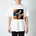 takuの穏やかな宝物の白い鳩の優雅な舞 Regular Fit T-Shirt