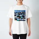 クリエイティブキャンパスマンの海への大冒険 Regular Fit T-Shirt