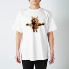 縞模様の飛び付きそうな猫 Regular Fit T-Shirt