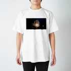 世界はどうでもいい男&一部の黒い影の花火大会 Regular Fit T-Shirt