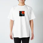 umakoiの夕焼け空を三角座りで眺める石の巨人 Regular Fit T-Shirt