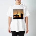 宇宙開発デザイン科の夕陽の中の馬 スタンダードTシャツ