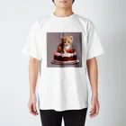 にゃんこぷにのケーキの上の仔猫ちゃん Regular Fit T-Shirt