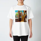 ほっこり絵音舎のバリトンサックスと風景 Regular Fit T-Shirt