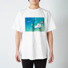 Rocaの死んだ魚の目をしたネコ　海に浮く スタンダードTシャツ