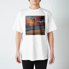 yoshiyoshi88の夕日の海辺 スタンダードTシャツ