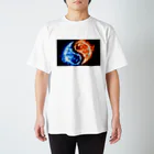 Superherooの氷と炎が追いかけあう Regular Fit T-Shirt