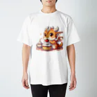 可愛らしいドラゴンのイラストグッズ店のかわいいキャラドラゴン Regular Fit T-Shirt