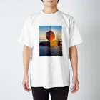 ARTPARTNERの 朝焼けのりんご　 Regular Fit T-Shirt