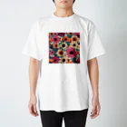 NATSUMAKITSUNEの北欧風　花柄　マリメッコ風 Regular Fit T-Shirt