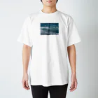 気さくなウサギのおみおみせの波打際 Regular Fit T-Shirt