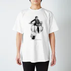 ファンシーTシャツ屋のクラシックスクーターに乗る男性 Regular Fit T-Shirt
