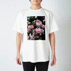 galah_addの三菱一号美術館の薔薇 Regular Fit T-Shirt