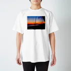 海のアーティスト　belle paysageのbelle paysage 鎌高前の夕焼け Regular Fit T-Shirt