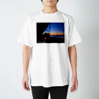 海のアーティスト　belle paysageのbelle paysage 鎌高の朝日 スタンダードTシャツ