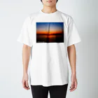 海のアーティスト　belle paysageのbelle paysage 江ノ島海岸の夕陽 スタンダードTシャツ