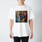 Isaiah_AI_Designの精力的なトラ Regular Fit T-Shirt