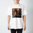 Isaiah_AI_Designの顔面どアップなトラ Regular Fit T-Shirt