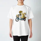 真希ナルセ（マキナル）の三輪自転車に乗る柴犬たち（赤柴） Regular Fit T-Shirt