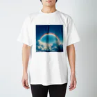 青と緑の青い空と虹 Regular Fit T-Shirt