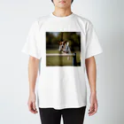 jackrussellvibes___のハードルをジャンプしているジャックラッセルテリア Regular Fit T-Shirt