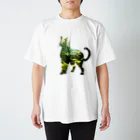 猫との風景の深い森と猫001 Regular Fit T-Shirt