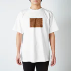 シマのキリン柄に期待をこめて Regular Fit T-Shirt