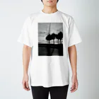 oki_sceneryのおーえす白黒写真南国 Regular Fit T-Shirt