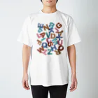 親子設計 CHIiKu MOJi『知育文字』のアルファベットメンメ付 Regular Fit T-Shirt