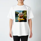 「ワンダーワールド」のボートで遊ぶ愛犬！ Regular Fit T-Shirt