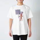 noBuの元気に駆け回っている元気な子供 Regular Fit T-Shirt