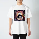 pandownloadの魔法の本を読むパンダ Regular Fit T-Shirt