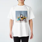 ganeshaのおもちゃの飛行機に乗ったかわいいペンギン Regular Fit T-Shirt