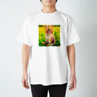 猫好きの谷の猫の水彩画/花畑のキジトラねこのイラスト/キジシロネコ Regular Fit T-Shirt