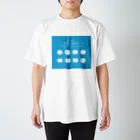 モツ煮子の世界で使われているコンセントの差込口一覧 Regular Fit T-Shirt