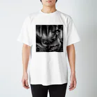 Onkakaka shopの城壁の美女 Regular Fit T-Shirt