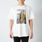 Melvilleの花のある階段（Staircase with flowers） Regular Fit T-Shirt