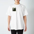 ゴリラの座るゴリラ Regular Fit T-Shirt