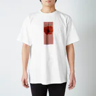 Art Dressの赤い花 Regular Fit T-Shirt